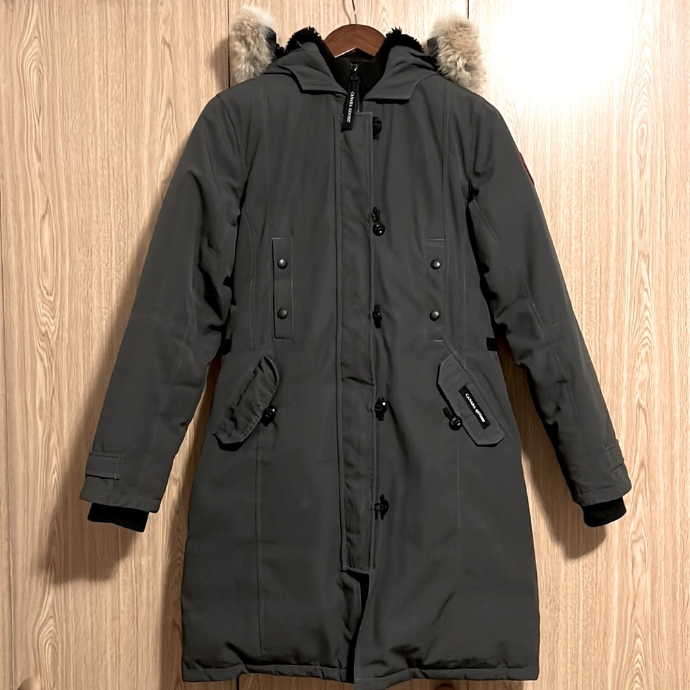 Women’s Canada Goose Kensington Parka, Size M